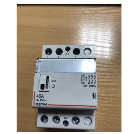 Contactor pe sina DIN CT 230V 3NO 40A cu maneta 412549